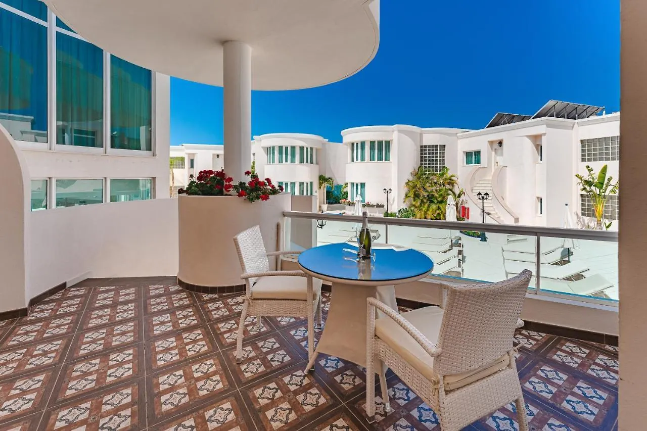 Flamingo Suites Boutique Hotel Адехе 4*,
