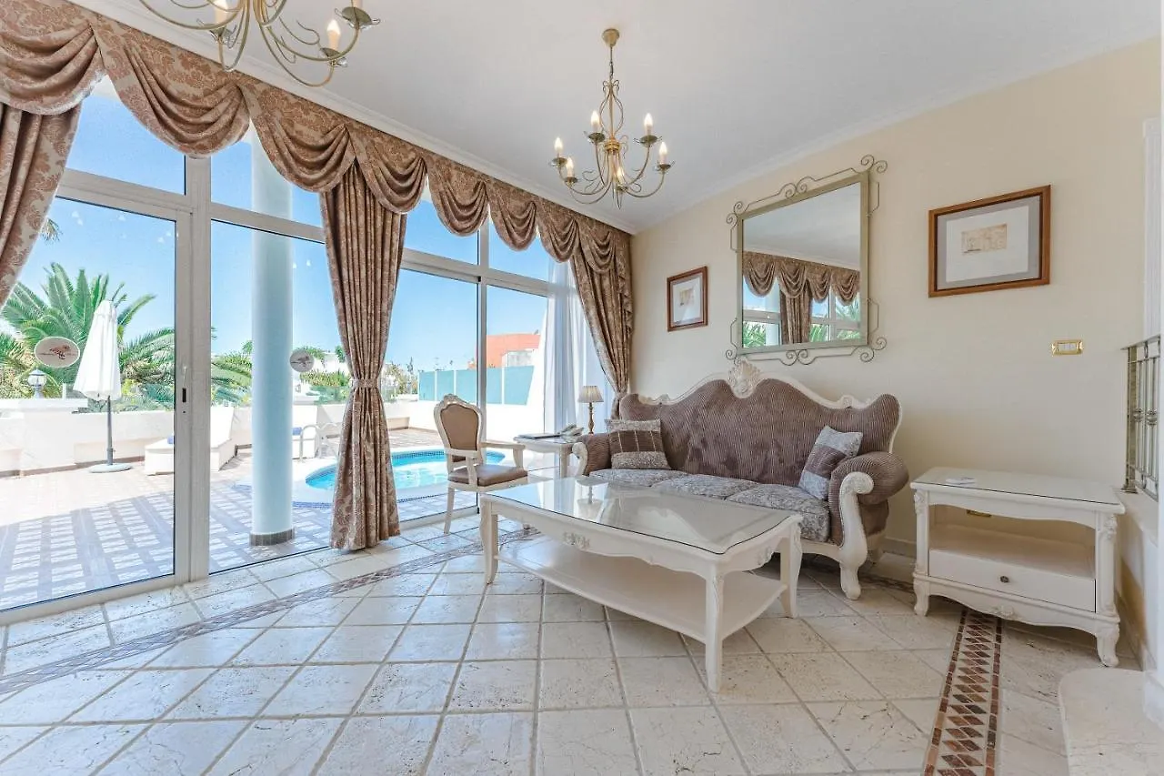 Flamingo Suites Boutique Hotel Адехе