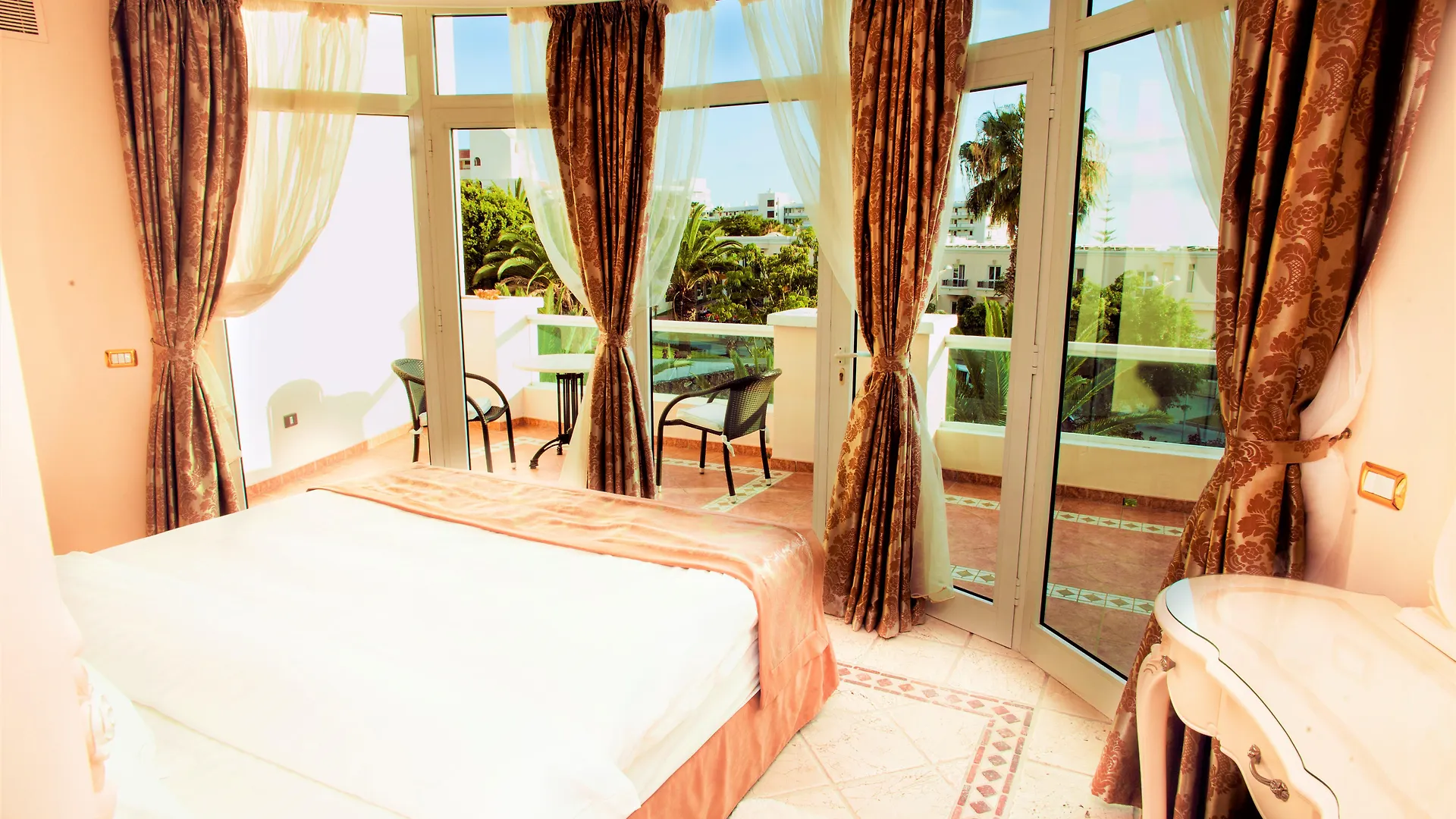Flamingo Suites Boutique Hotel Адехе