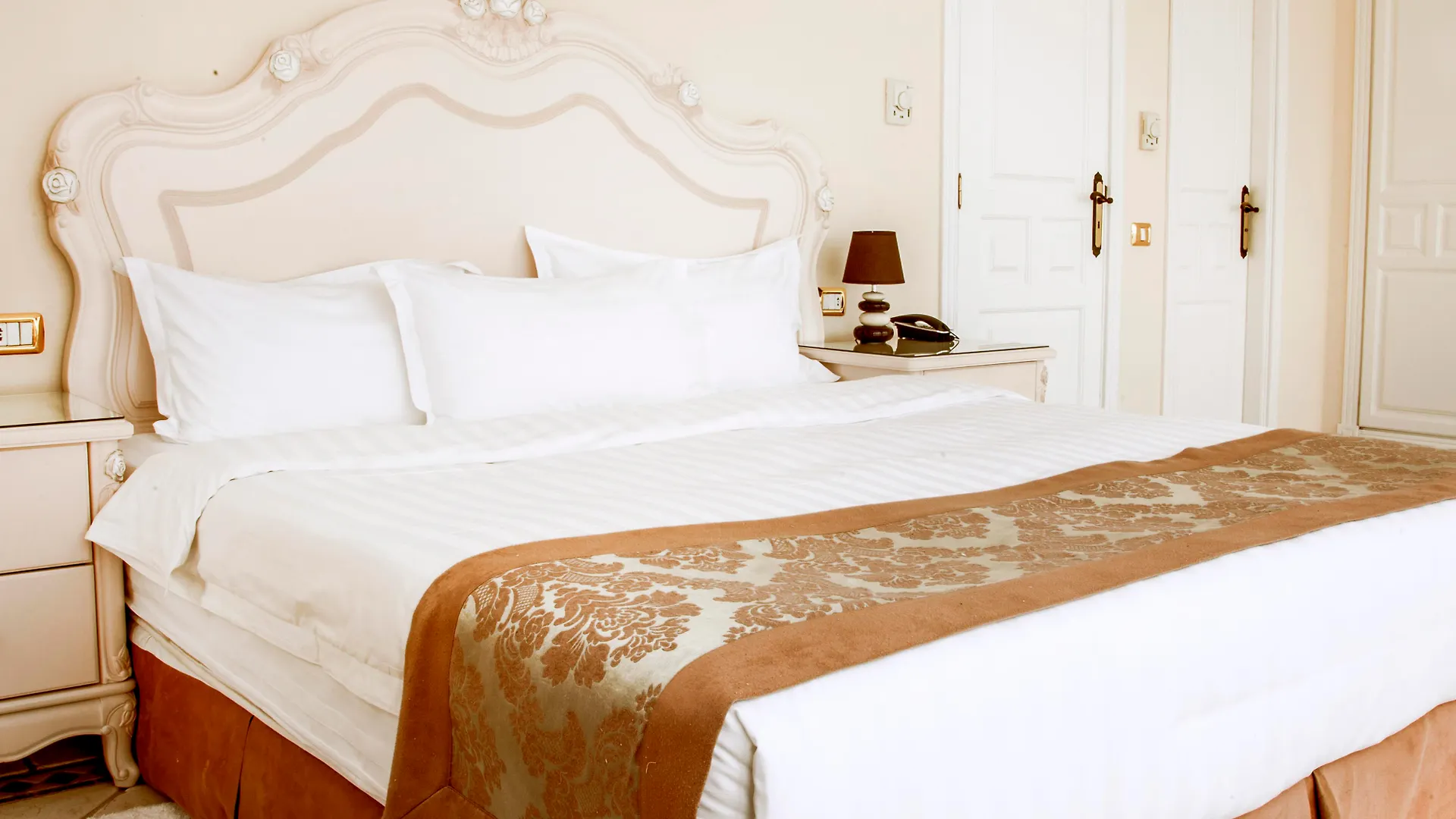 Flamingo Suites Boutique Hotel Адехе