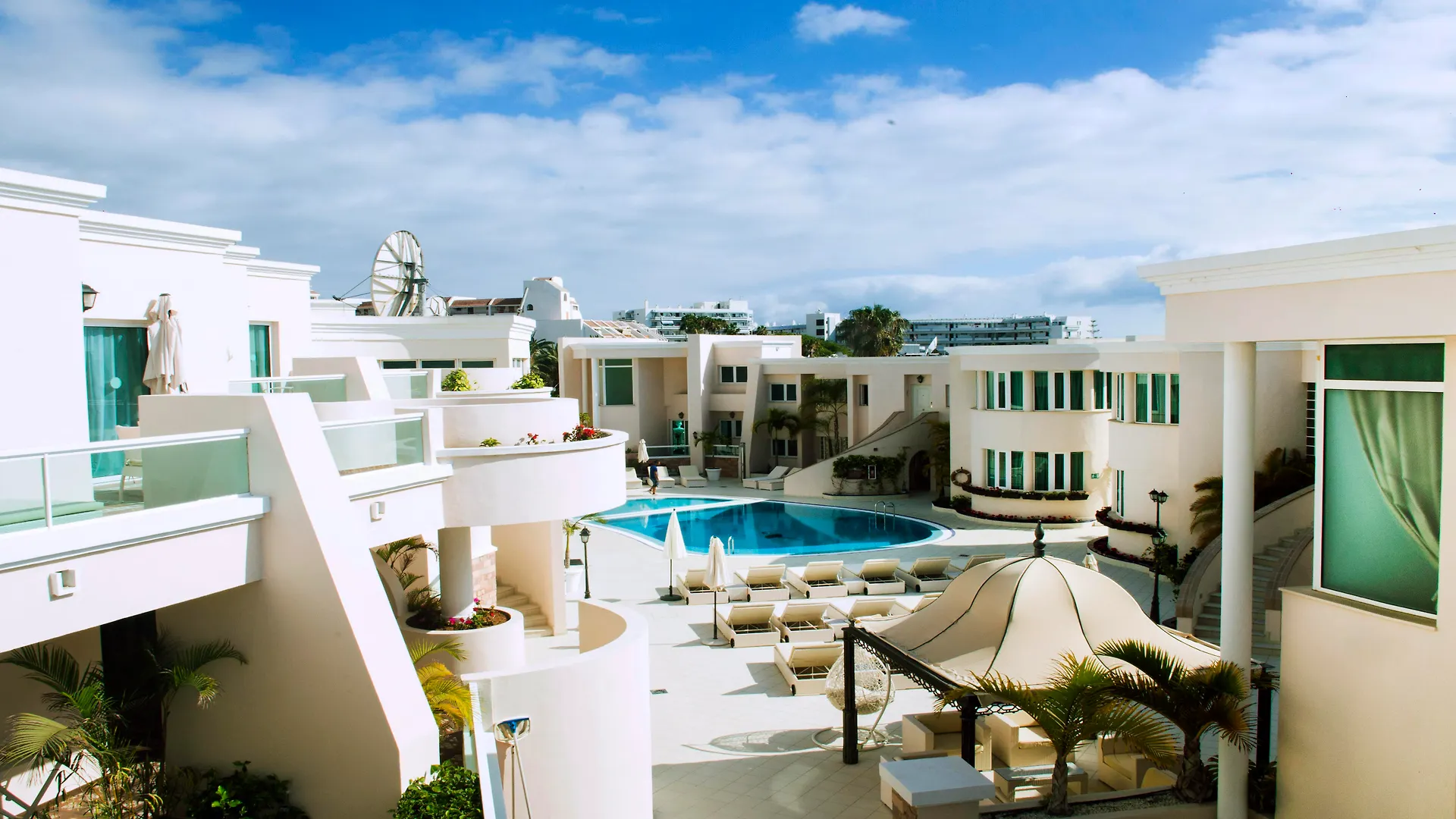 Flamingo Suites Boutique Hotel Адехе 4*,