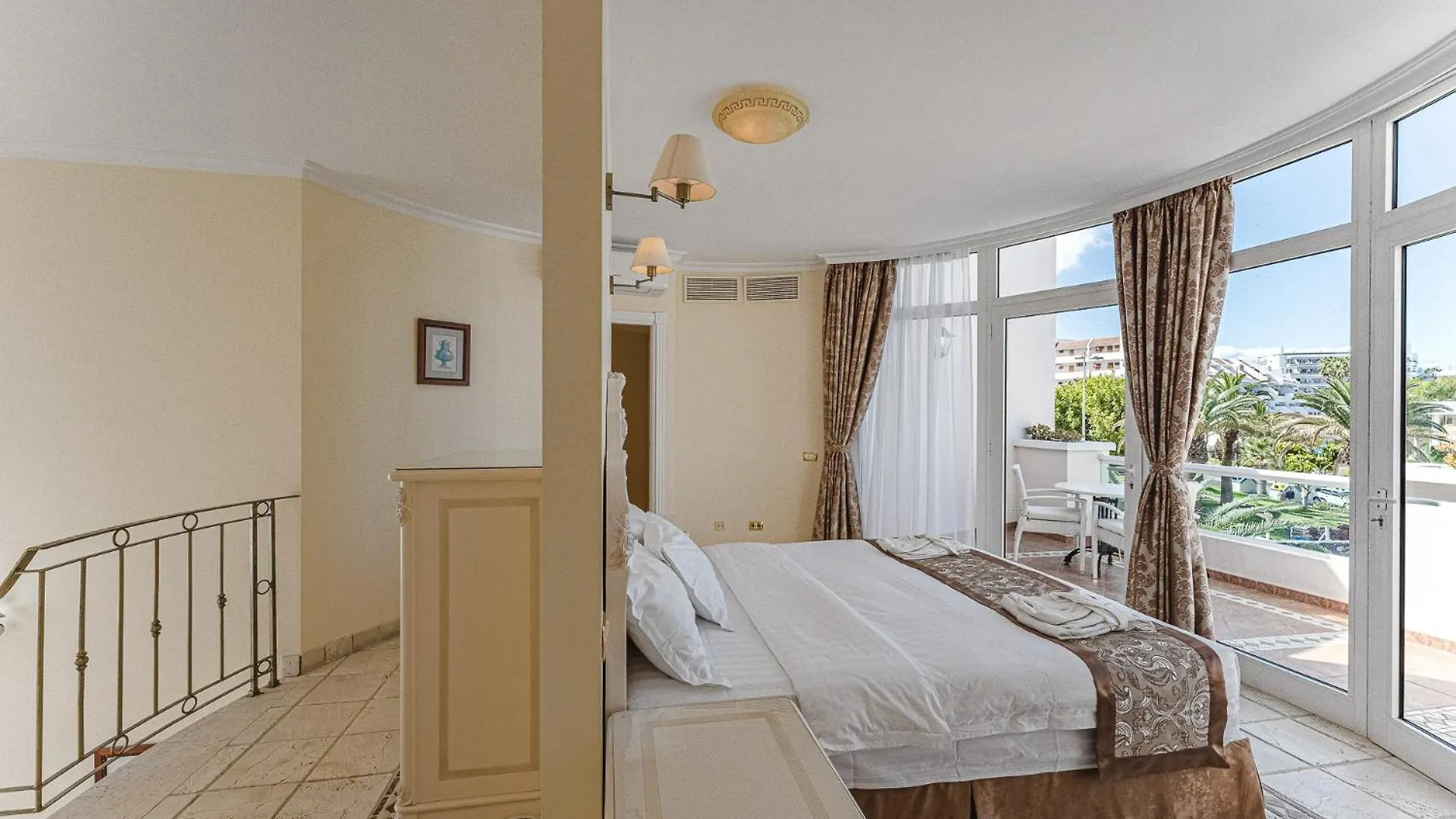 Flamingo Suites Boutique Hotel Адехе 4*,