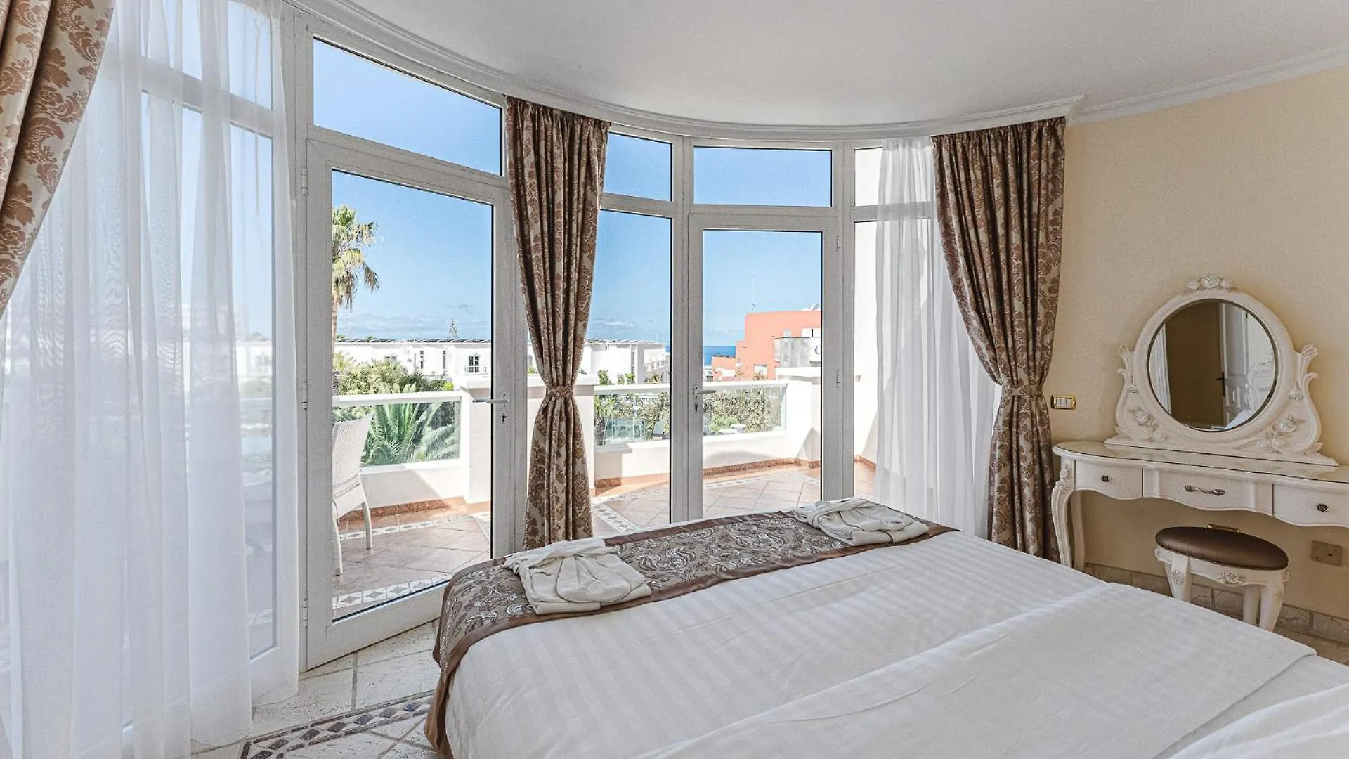 Flamingo Suites Boutique Hotel Адехе